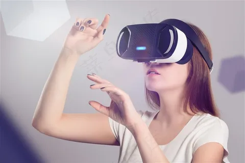 正在使用vr眼镜的外国女子 正在使用vr眼镜的外国女子