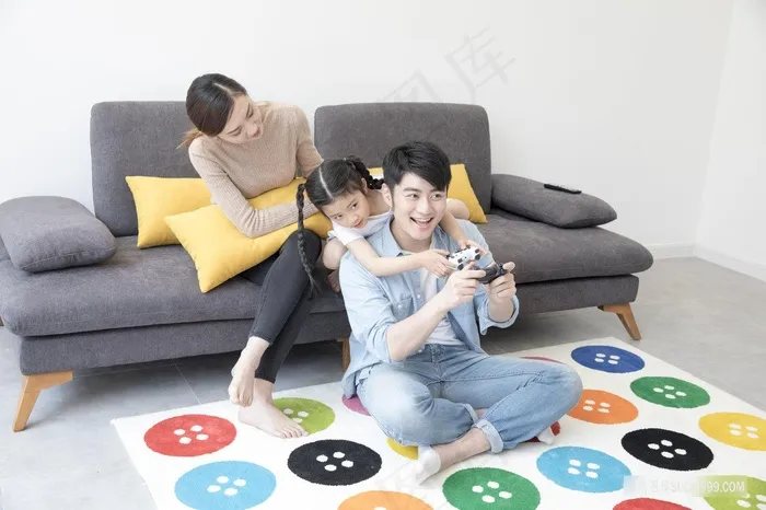 商务男士 小女孩 幸福家庭 温馨家庭 全家福 一家三口 温馨 职业女性