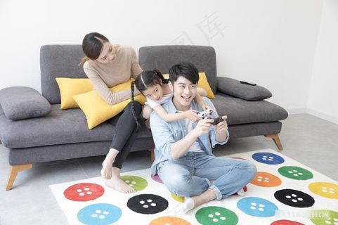商务男士 小女孩 幸福家庭 温馨家庭 全家福 一家三口 温馨 职业女性 商务男士 小女孩 幸福家庭 温馨家庭 全家福 一家三口 温馨 职业女性