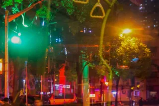 赛博朋克黄绿霓虹灯街景