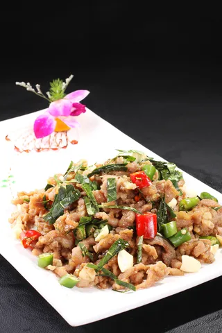 香椿苗炒羊肉 (2)