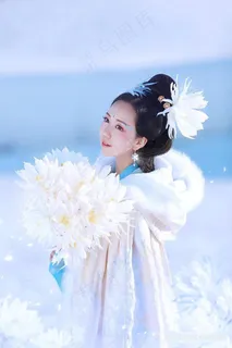 冰雪冬季唯美古装写真美女图片