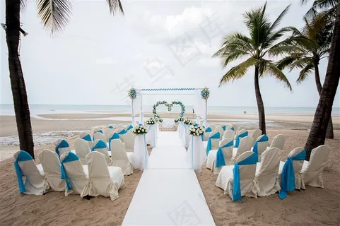 奢华的户外婚礼与新人图