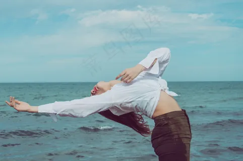 非主流海边美女艺术写真