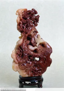 传统工艺-雕刻精美的梅花和飞鸽