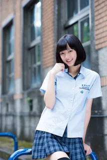 女学生制服短发美女蔡谨卉美图 女学生制服短发美女蔡谨卉美图