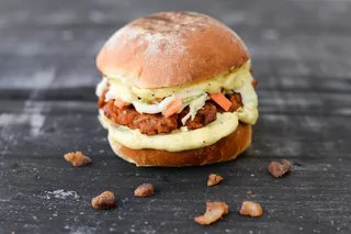 黄色美味汉堡摄影素材