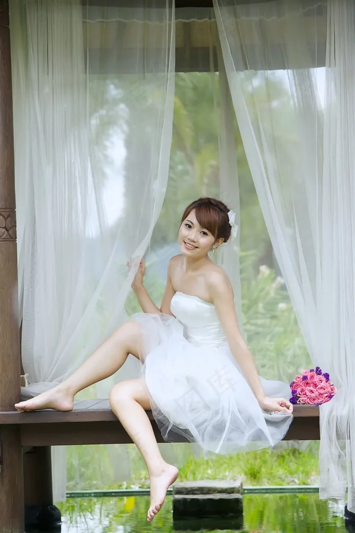 白色婚纱美女新娘户唯美摄影素材图