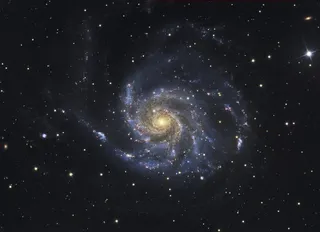 黑色黑夜旋转星空图片