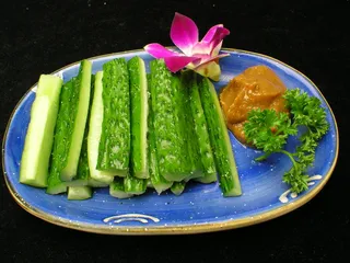  黄瓜沾大酱