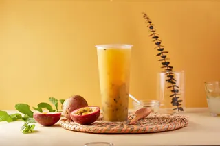 奶茶店水果茶饮品特饮高清图满杯百香果