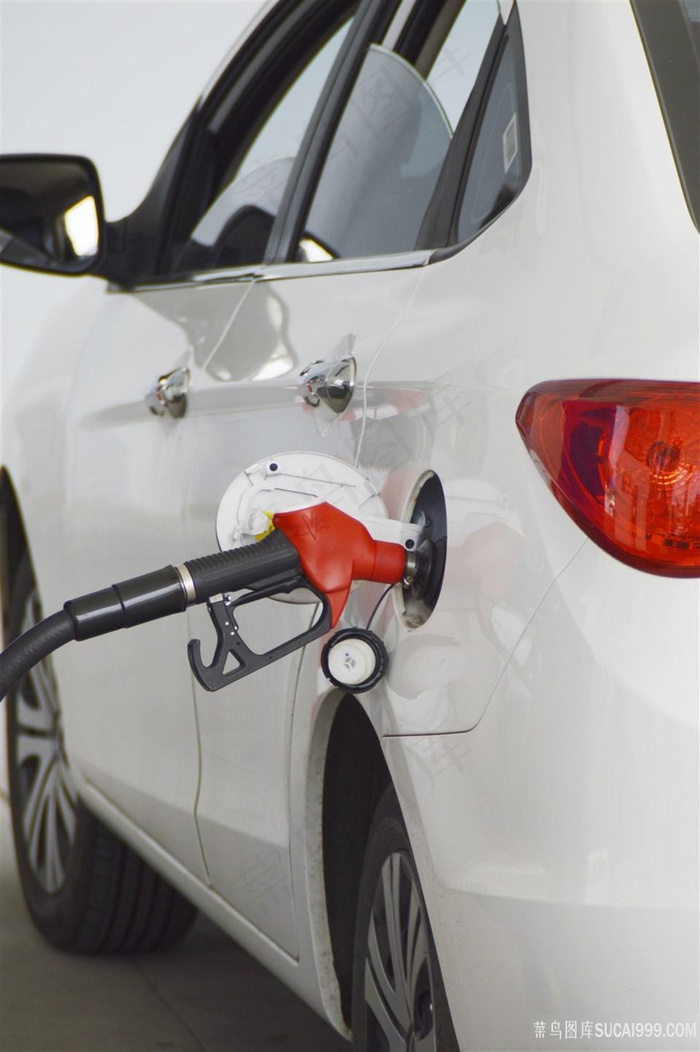 汽车加油图片