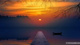 黄昏夕阳湖边金黄色太阳图片