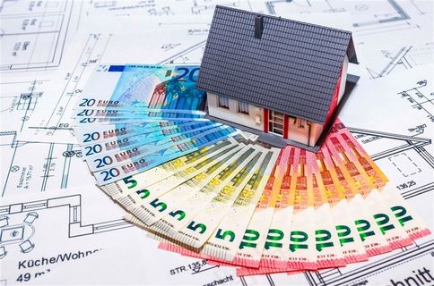 房子与钞票图片