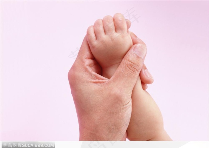 手的表情-托着孩子的手