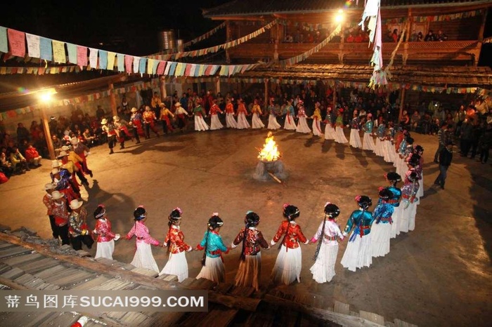 泸沽湖纳西族摩梭篝火晚会