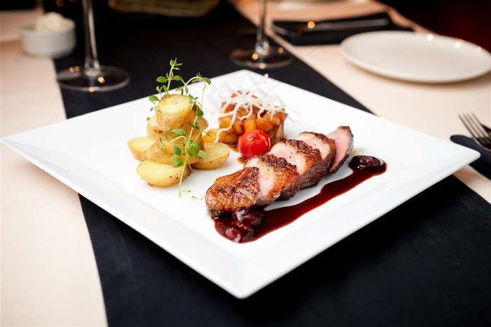 美味的烤牛排西餐