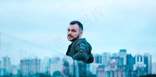 中东帅哥写真图片