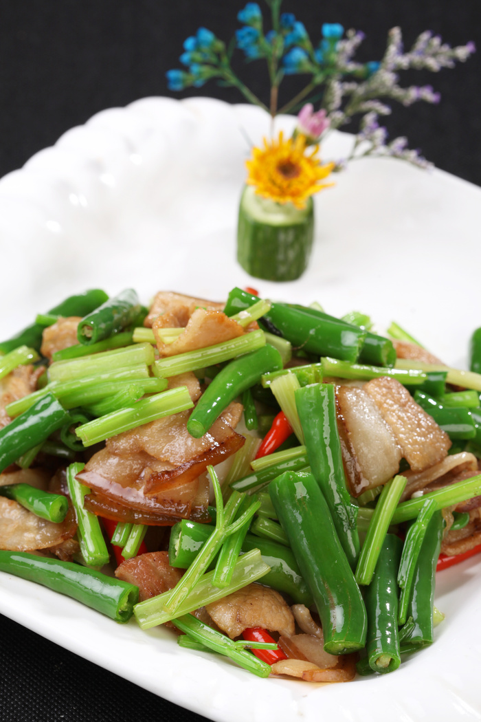 R00347杭椒土芹炒咸肉 (2)