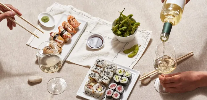 唯美清新美食葡萄酒摆盘