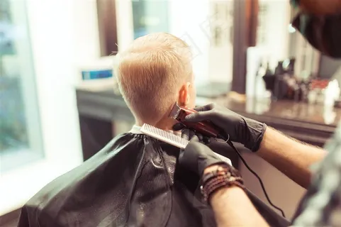 理发染发洗头的欧美美女高清图片