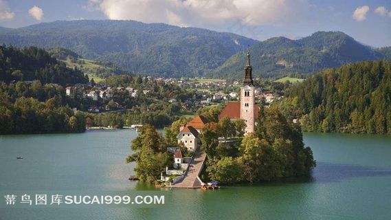 瑞士阿尔卑斯山湖中城堡