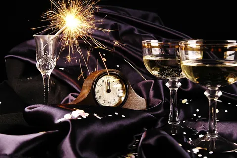 古典闹钟酒杯图片 古典闹钟酒杯图片