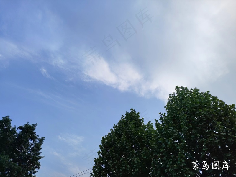 蓝色天空图