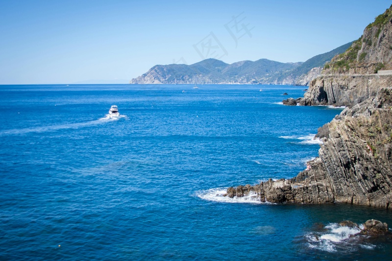 蓝色海岸的宁静与美丽