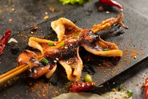 烧烤鱿鱼烤串美食素材 烧烤鱿鱼烤串美食素材