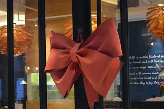 商店门口蝴蝶结素材横版摄影图片高清原图