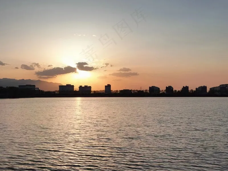 河边夕阳余晖图 河边夕阳余晖图