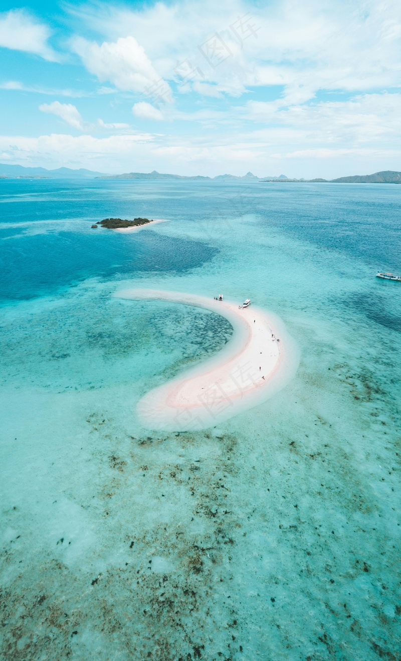 粉色沙滩碧海蓝天