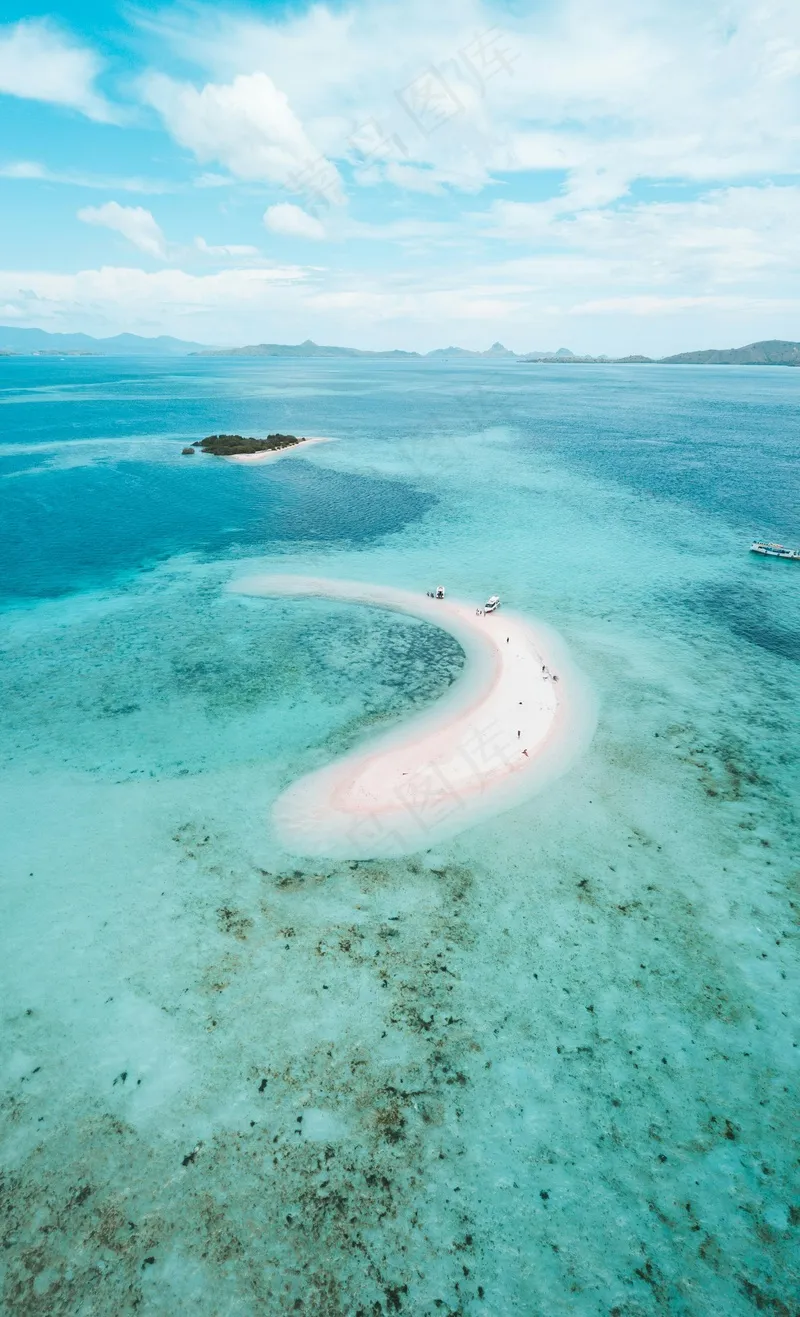 粉色沙滩碧海蓝天