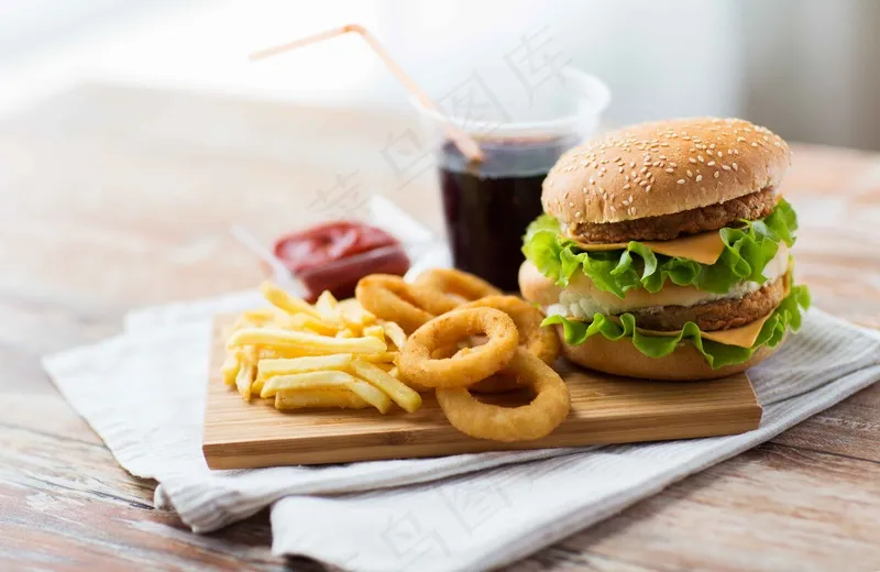 汉堡薯条零食小吃