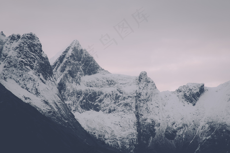 湖泊山峰图片