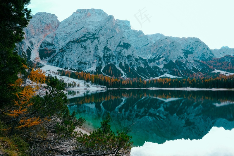 湖光山色映秋景