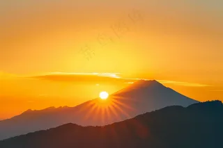 清晨日出朝霞云层山川摄影图