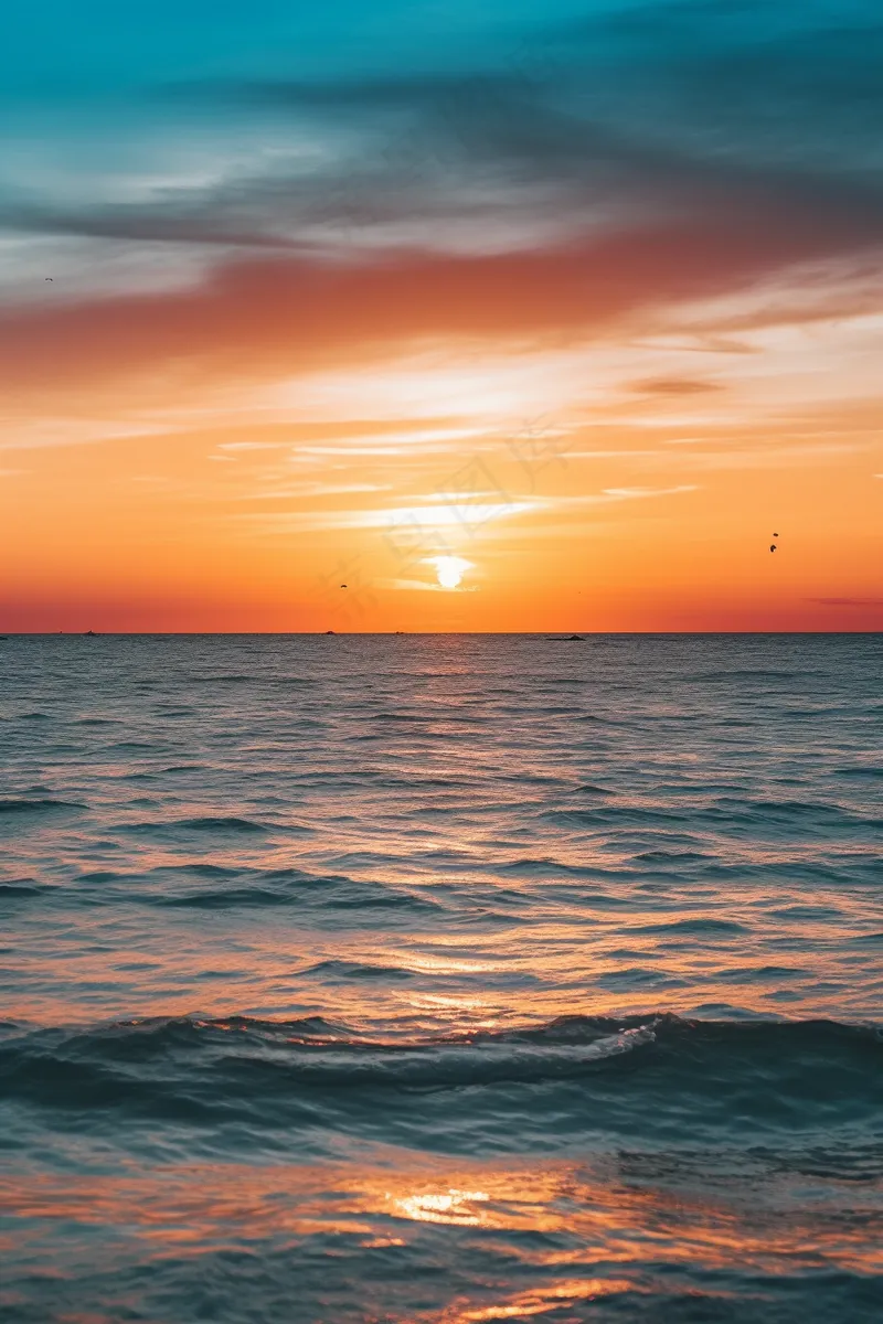 夕阳落日下海洋海面余晖倒影美景摄影图(2688x4032)