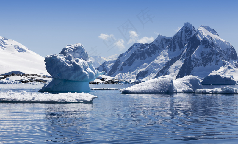 湖泊山峰图片