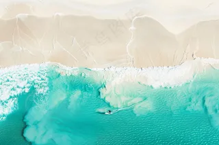 夏日海滩蓝色海洋度假摄影图