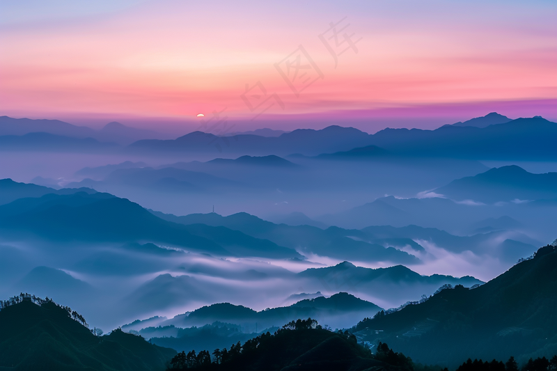 清晨日出朝霞云层山川摄影图(4032x2688)