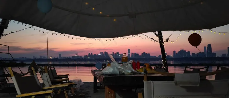 橘色风景露营图片 橘色风景露营图片