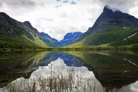 唯美静谧的山湖 唯美静谧的山湖