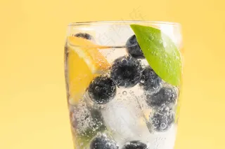 冰爽蓝莓柠檬饮品