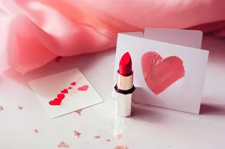 口红礼物妇女节女神节粉色礼物摄影图