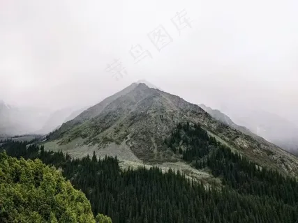 远处而望的山