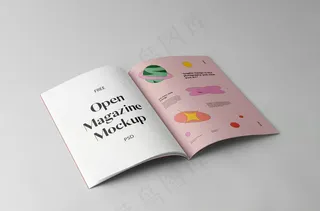 翻开平放在桌面上的杂志样机，