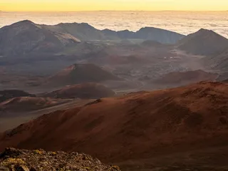 云端之上的山景