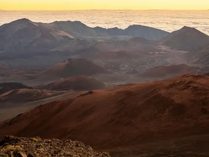 云端之上的山景 云端之上的山景